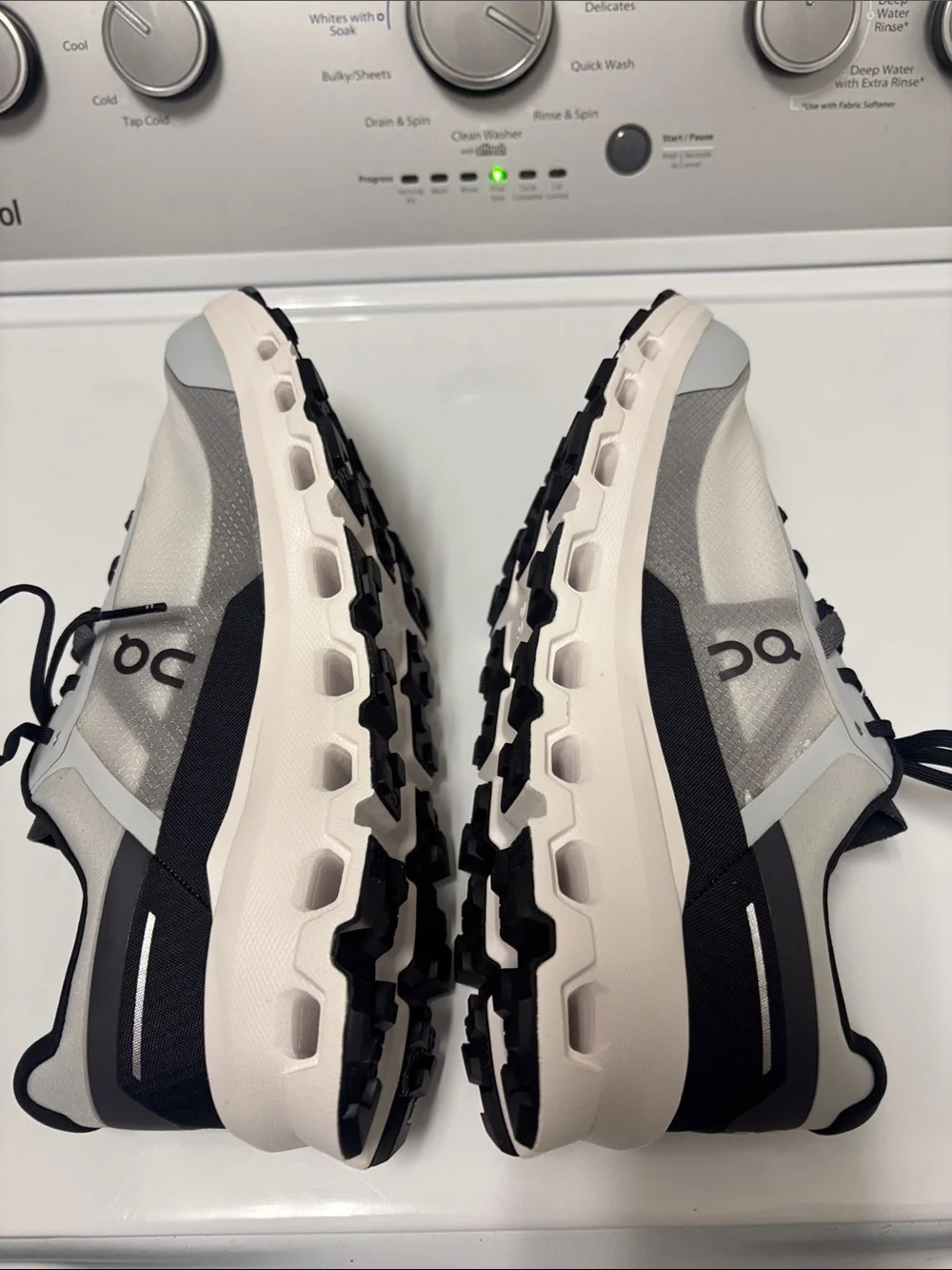 NWOT On Running Cloudswift Running Shoes